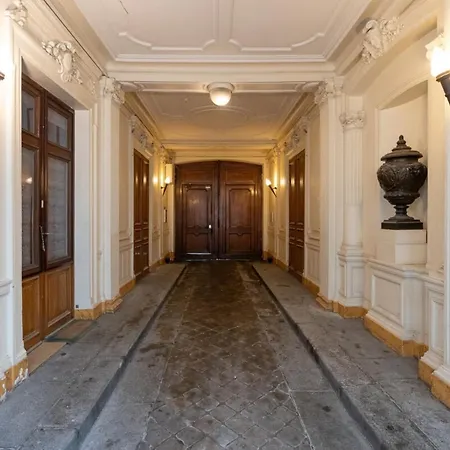 Modern And Elegant 1bd Near Montmartre Apartment